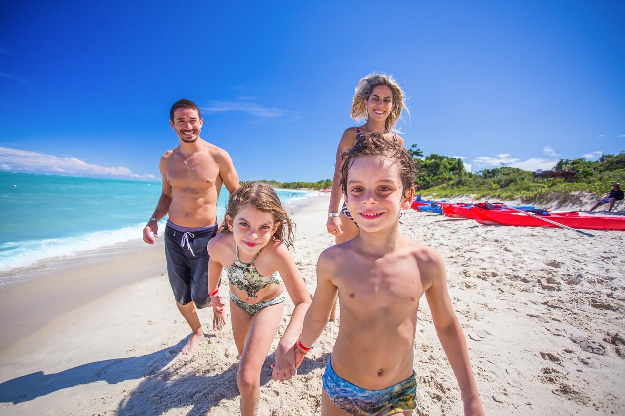 La Torre Resort All Inclusive Porto Seguro Exterior foto Family on a beach
